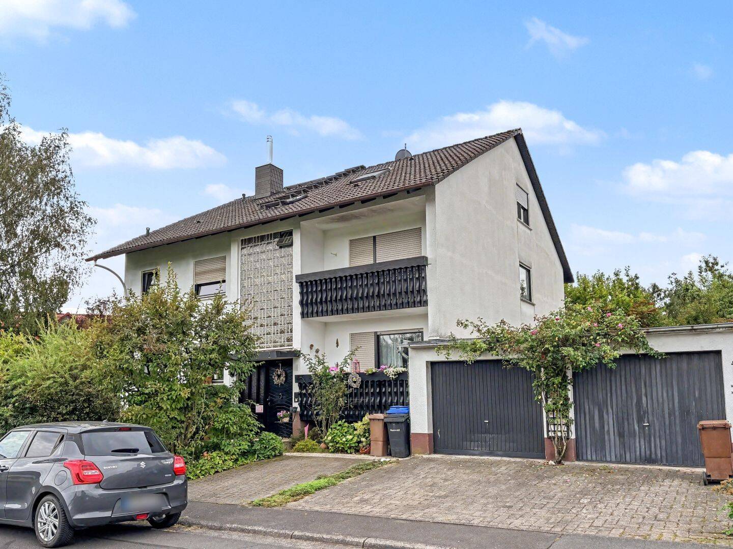 Großzügige 6-Zimmer-Wohnung mit zwei Balkonen und traumhaftem Spessartblick in Schöllkrippen, 63825 Schöllkrippen
