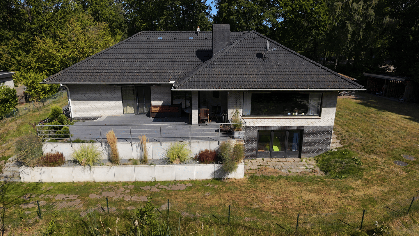 Großzügiges Einfamilienhaus auf 2.679 m² Grundstück mit eigenem Naturteich in Fintel, 27389 Fintel