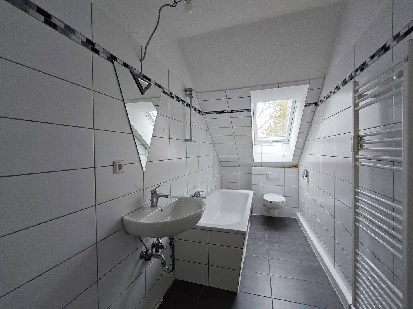 VIER ZIMMER im DACHGESCHOSS, 4668 Grimma
