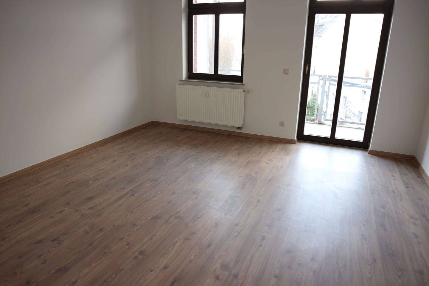 Frei ab 1.2.2027 im 3.OG ! EBK Abkauf mögl. ! Gäste-WC + Balkon !, 9113 Chemnitz