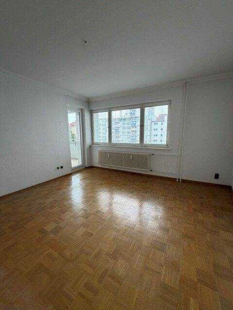 Perfekte City-Lage direkt am Kurfürstendamm: 3-Zimmer-Wohnung mit Balkon unweit Lehniner Platz, 10629 Berlin (Charlottenburg-Wilmersdorf Charlottenburg)