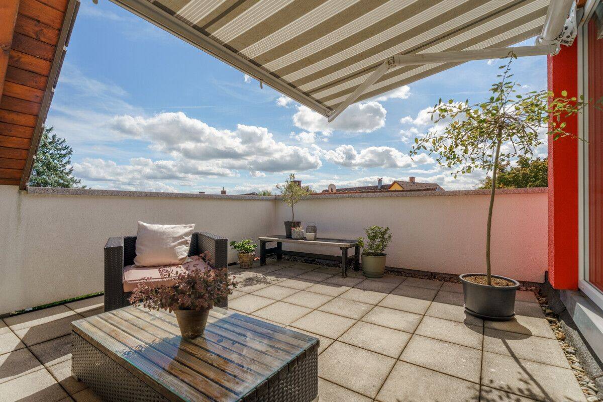 Sonniges Wohnen mit enormen Grundstück, Wohnhaus und XXL-Garage für Werkstättle, Carport oder kleines Lager, 78087 Mönchweiler