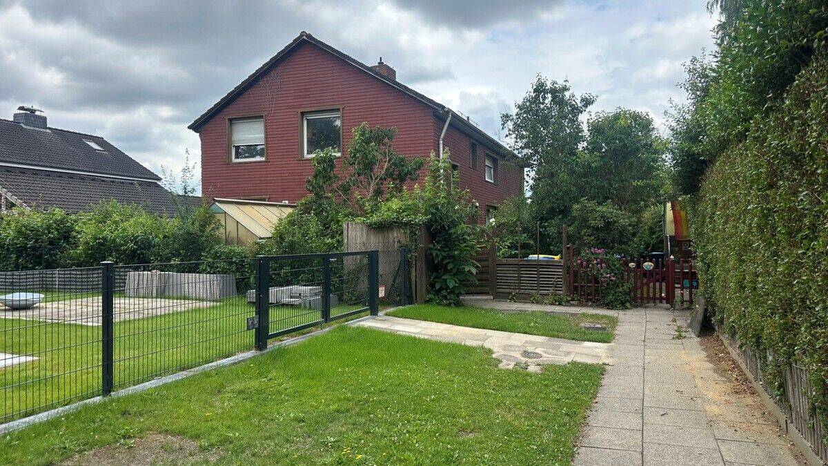 Großzügiges Zweifamilienhaus mit Potenzial, 22419 Hamburg (Hamburg-Nord Langenhorn)