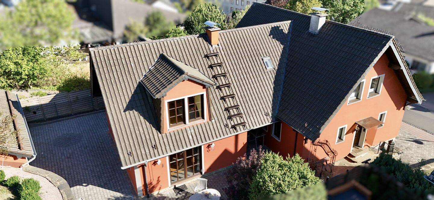 Energieeffiziente besondere Immobilie mit extra Wohnung und großer Doppelgarage – saniert im Jahr 2007, in traumhafter und ruhiger Ortslage von Prüm., 54595 Prüm