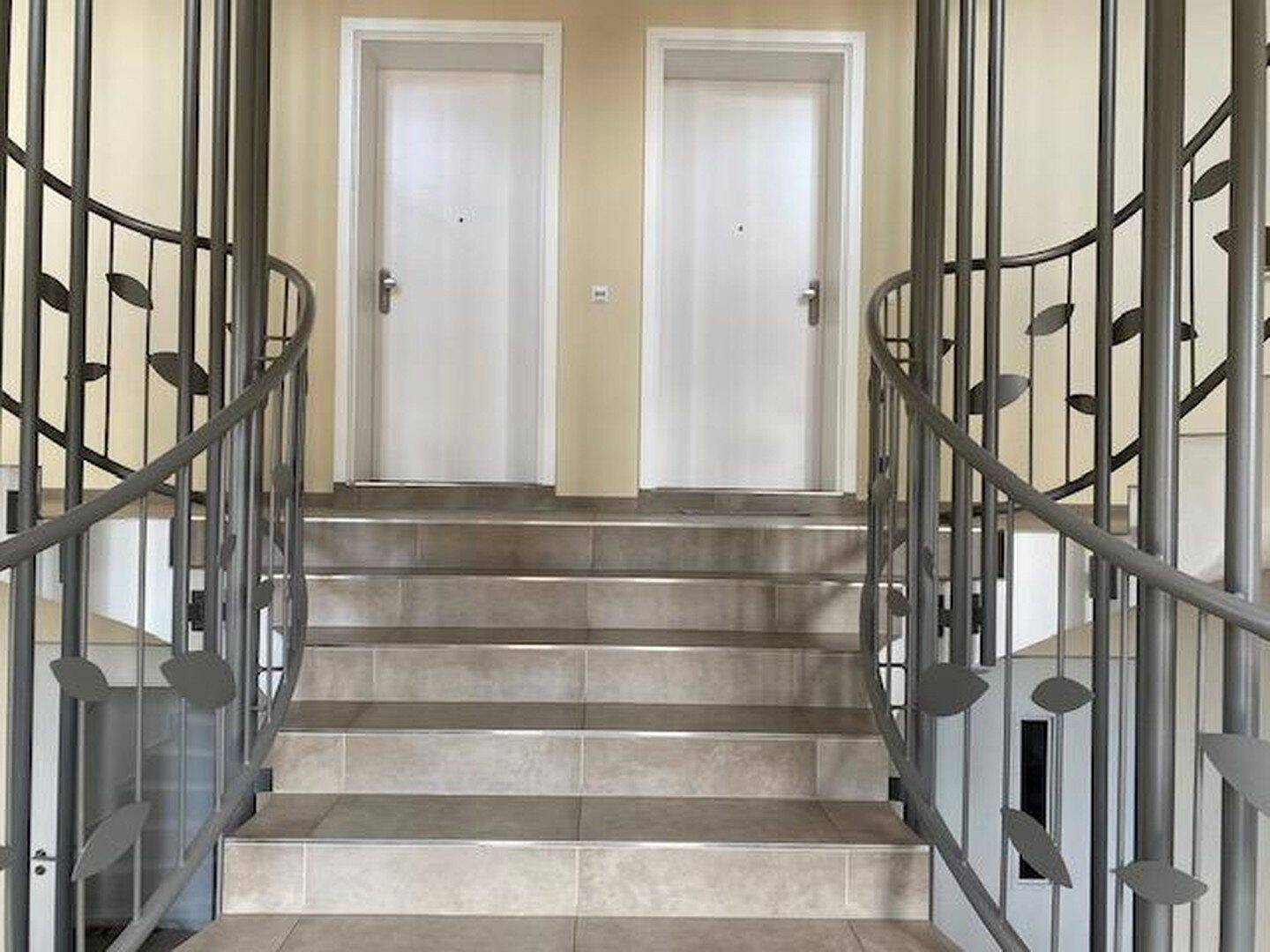 Exklusive 3-Zimmerwohnung mit einem großen Balkon, 1445 Radebeul
