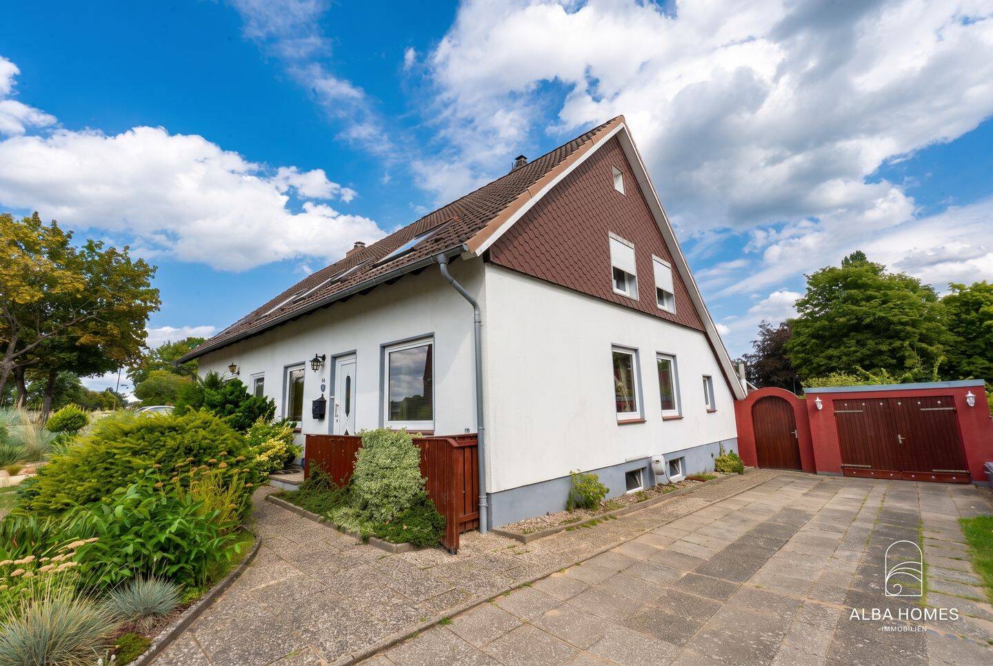 Ein- bis Zweifamilienhaus in Lübeck-Schlutup – Garten, Garage und flexible Nutzungsmöglichkeiten, 23568 Lübeck (Schlutup Sankt Gertrud)