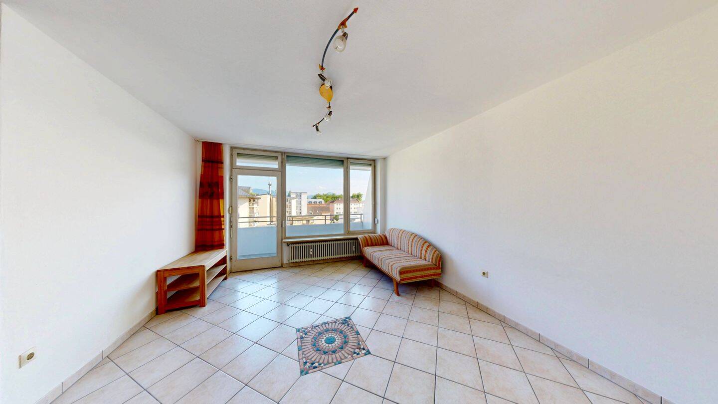 Bezugsfrei & zentral: 1-Zimmer-Wohnung mit Südbalkon, Aufzug & TG-Stellplatz, 83022 Rosenheim (Happing Innenstadt Ost Süd West)
