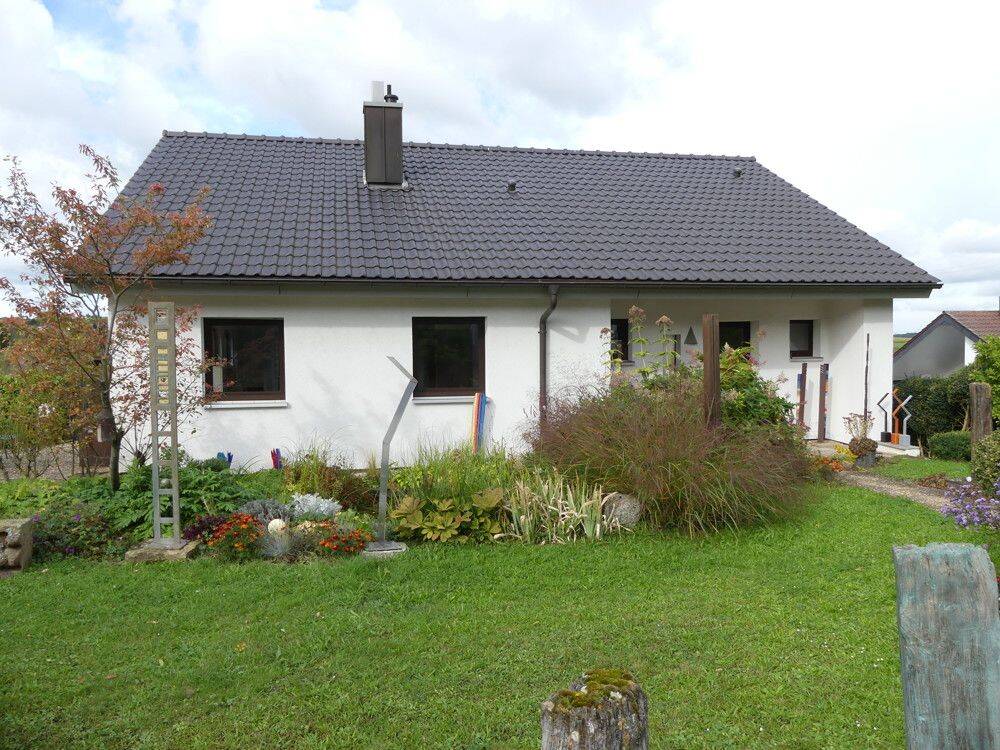 Hier ist viel Platz  für die ganze Familie – Freistehendes Einfamilienhaus mit riesigem Garten!, 75446 Wiernsheim