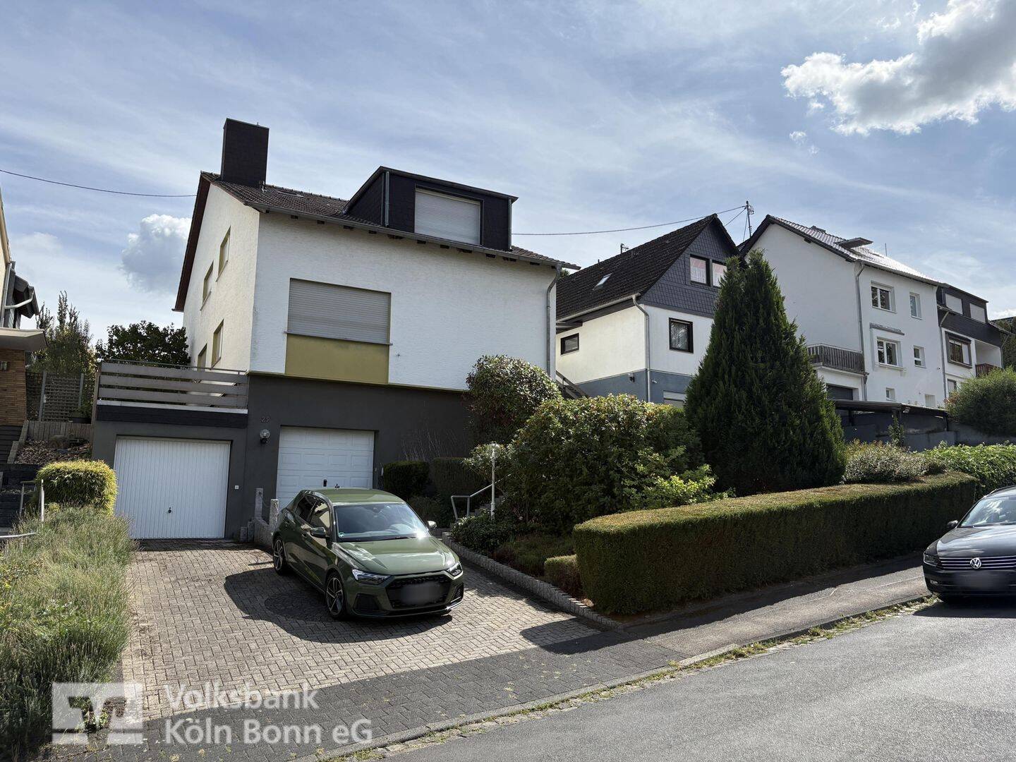 Bornheim-Waldorf – Großzügiges Ein-/Zweifamilienhaus mit 2 Garagen und toller Lage, 53332 Bornheim