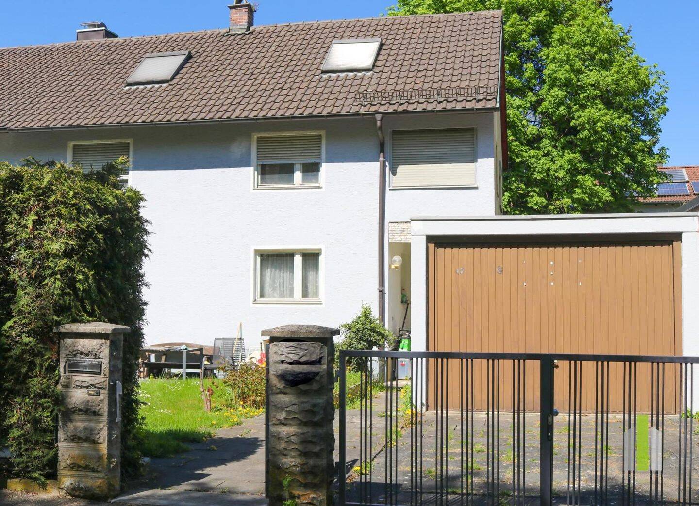 Renovierungsbedürftiges Haus in Freimann, 80939 München (Milbertshofen-Am Hart Schwabing-Freimann)
