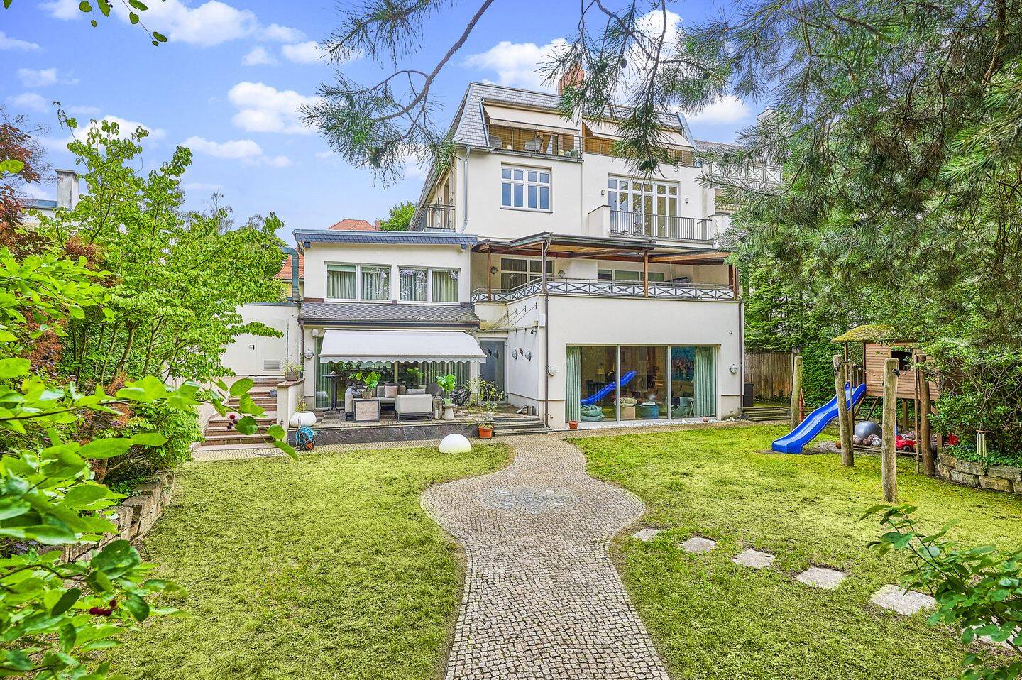 High-end family residence with strong entertaining capabilities with private garden in Grunewald, 14193 Berlin (Steglitz-Zehlendorf Dahlem Grunewald Nikolassee Schmargendorf)