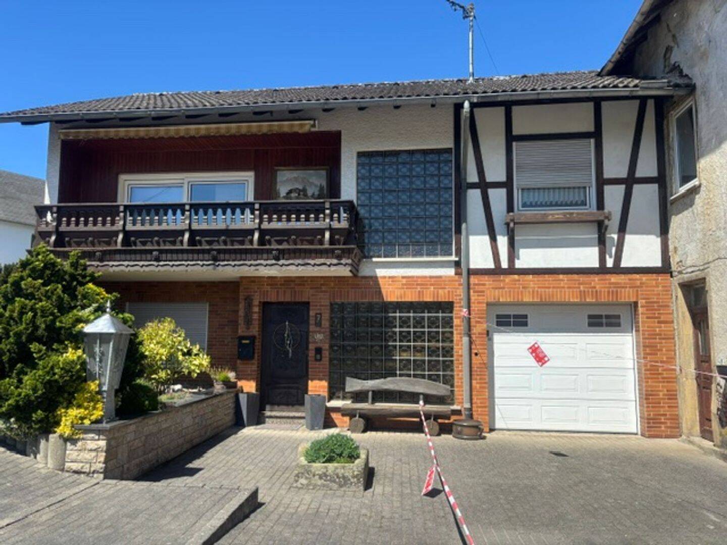 Charmantes Einfamilienhaus mit großem Grundstück & Nebengebäuden, 56410 Montabaur