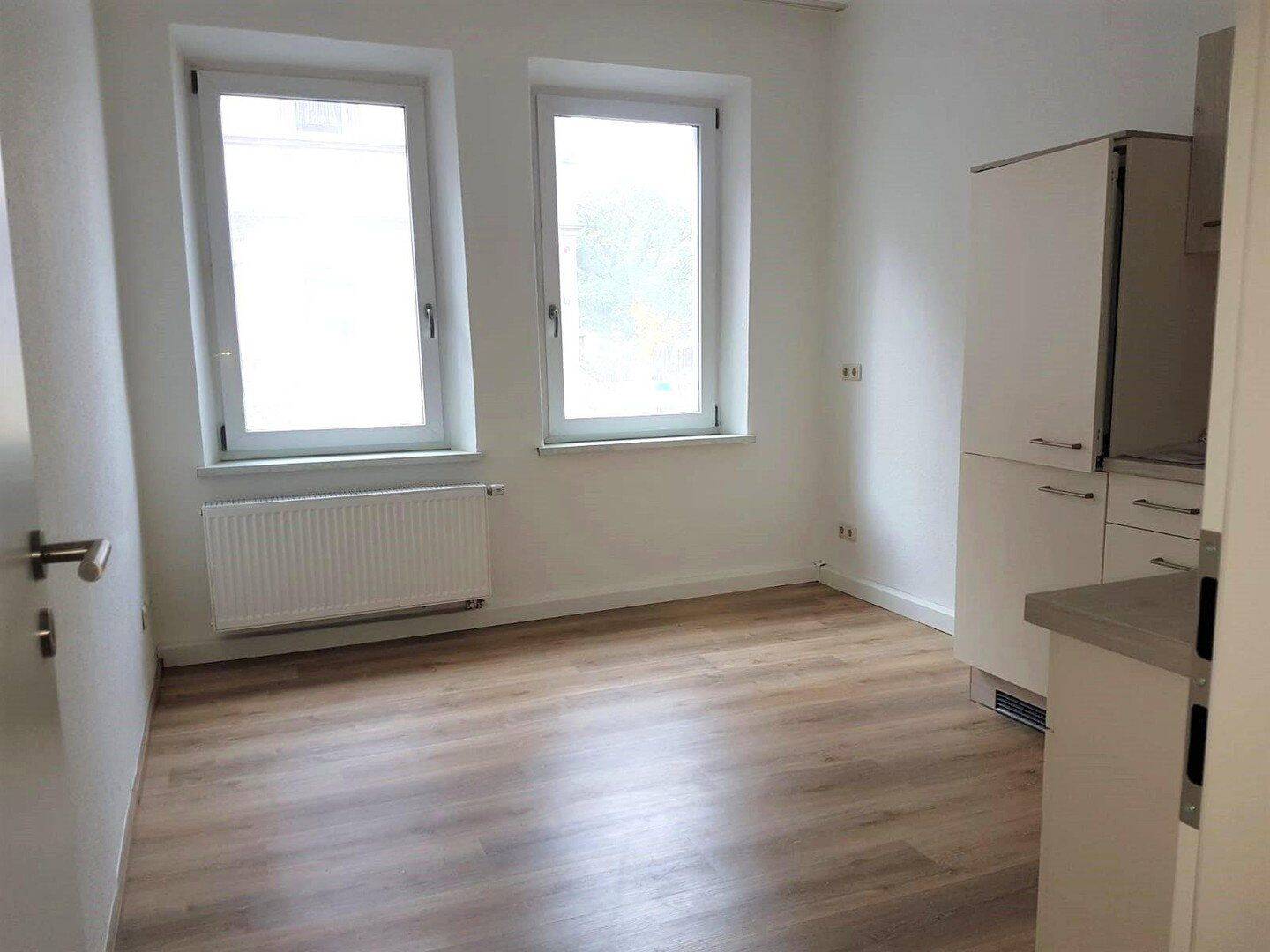 Sanierte 1-Zimmerwohnung mit geräumiger Einbauküche und hellem Bad in St. Leonhard, 90439 Nürnberg (Großreuth bei Schweinau Schweinau Sankt Leonhard Sündersbühl)