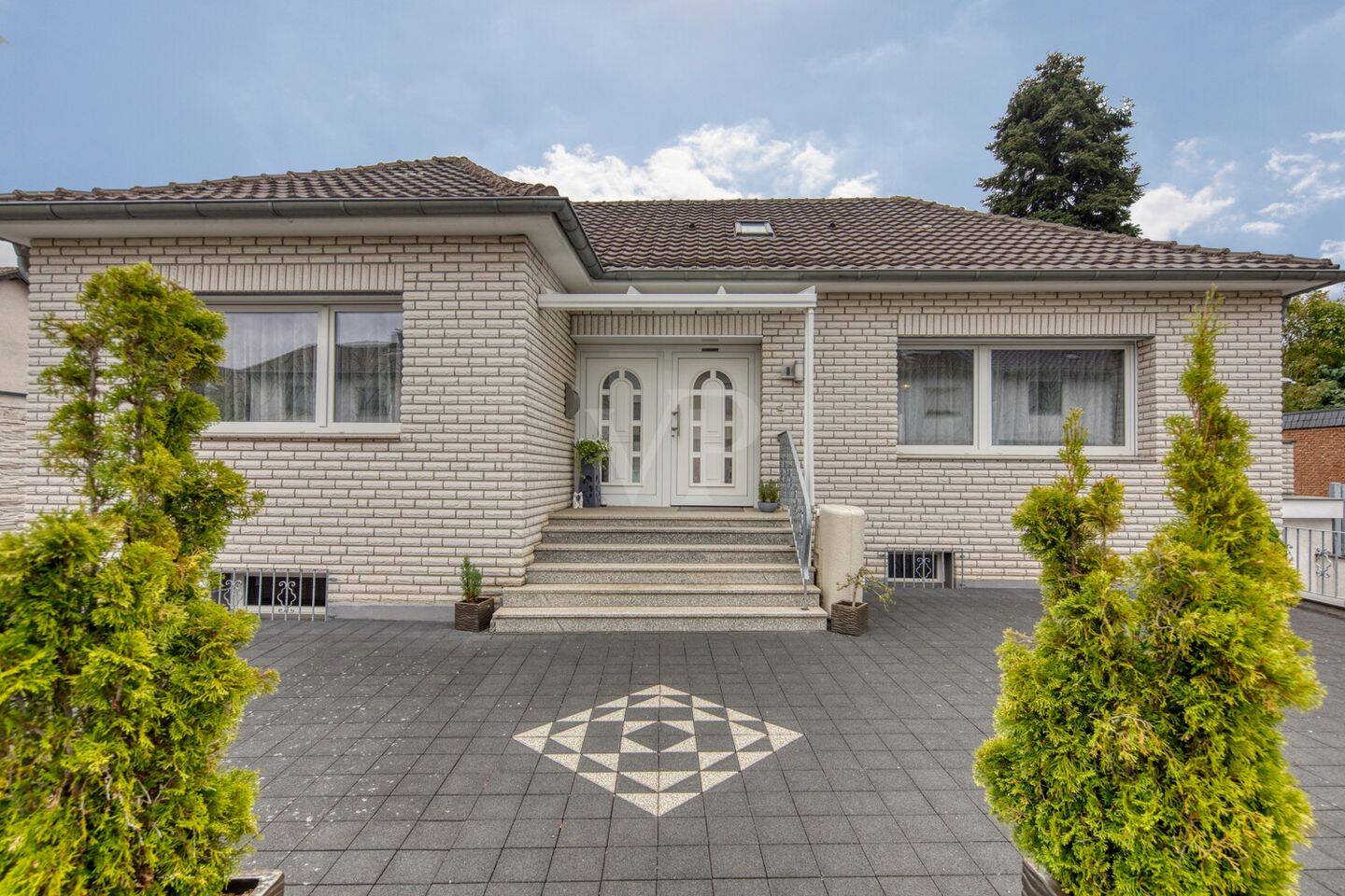 Großzügiger Bungalow mit überdachter Terrasse, Garten und ruhiger Lage, 53859 Niederkassel