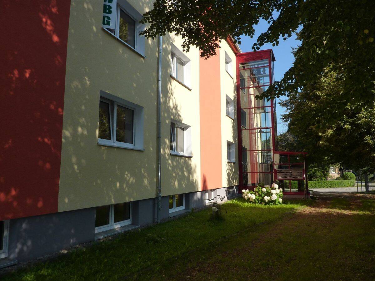 Seniorengerechte 2-Raum-Wohnung im Haus für ältere Bürger, 7356 Bad Lobenstein