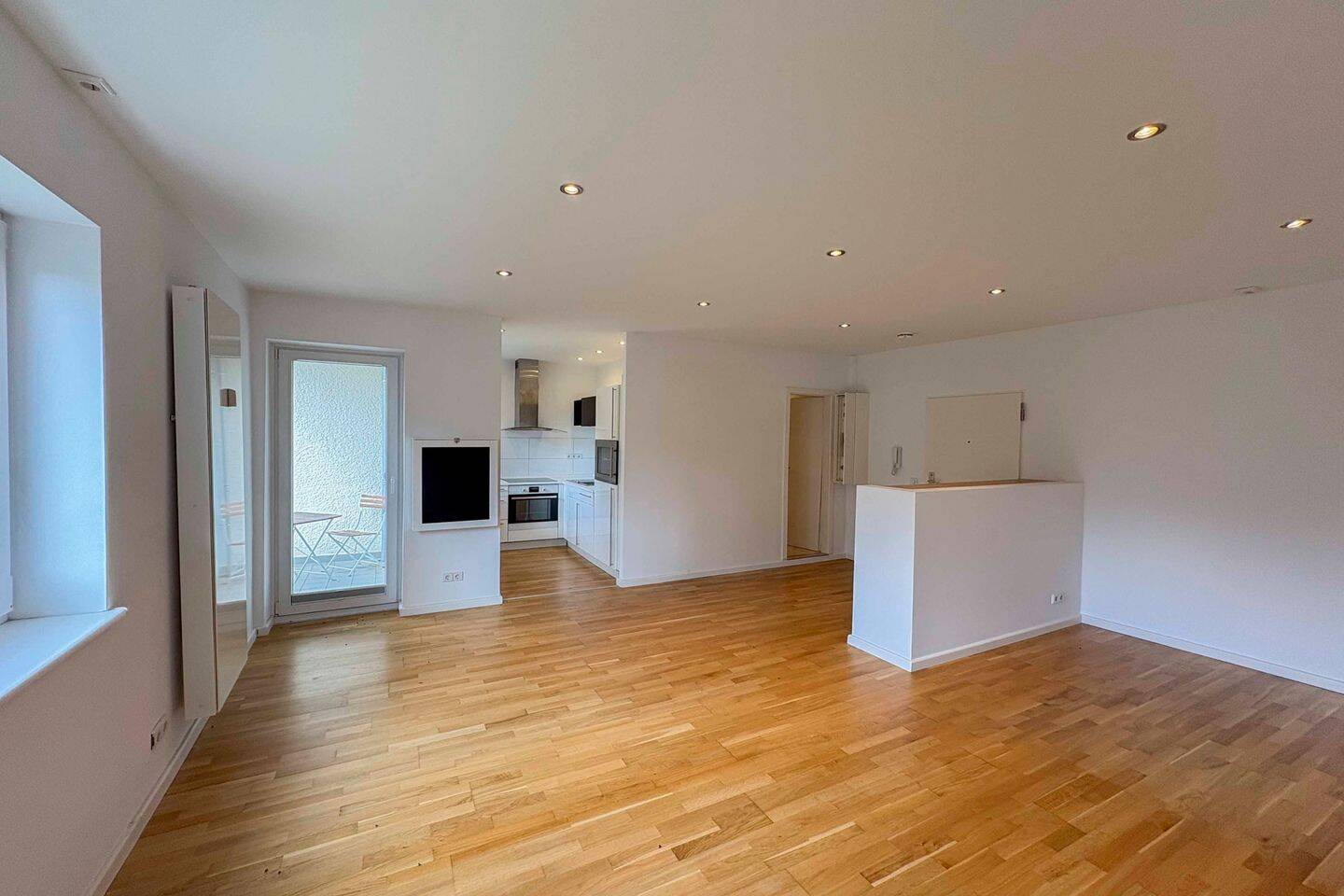 Modernes Apartment mit Balkon, EBK und Badezimmer- Bezugsfrei!, 10589 Berlin (Charlottenburg-Wilmersdorf Charlottenburg Kolonie Gerickes Hof)