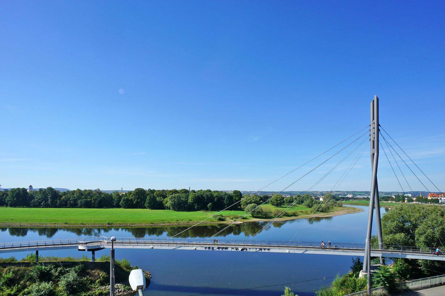Pieschen, Blick über die Elbe: Dusche + Laminat, 1127 Dresden (Hellerberge Leipziger Vorstadt Mickten Pieschen-Nord/Trachenberge Pieschen-Süd)