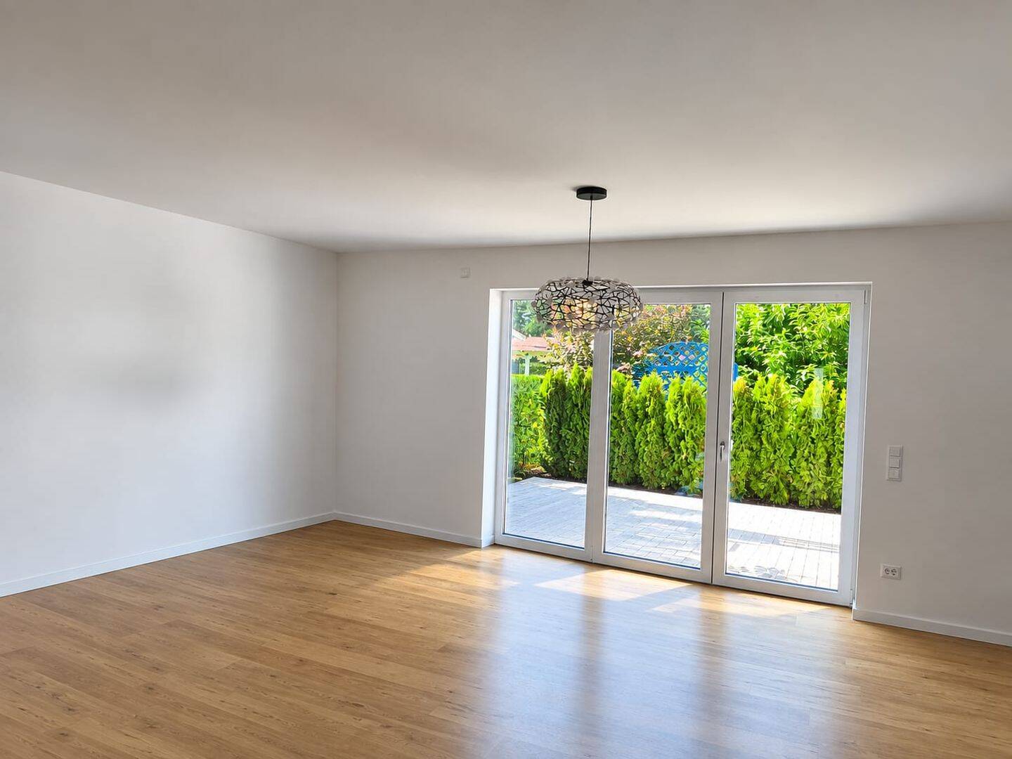Neuwertiges Reihenmittelhaus in Niedermotzing, 94345 Aholfing
