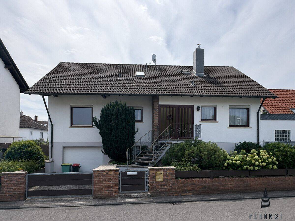 Ein Haus, viele Möglichkeiten – Einfamilienhaus mit zwei Wohnebenen und großem Garten, 63594 Hasselroth
