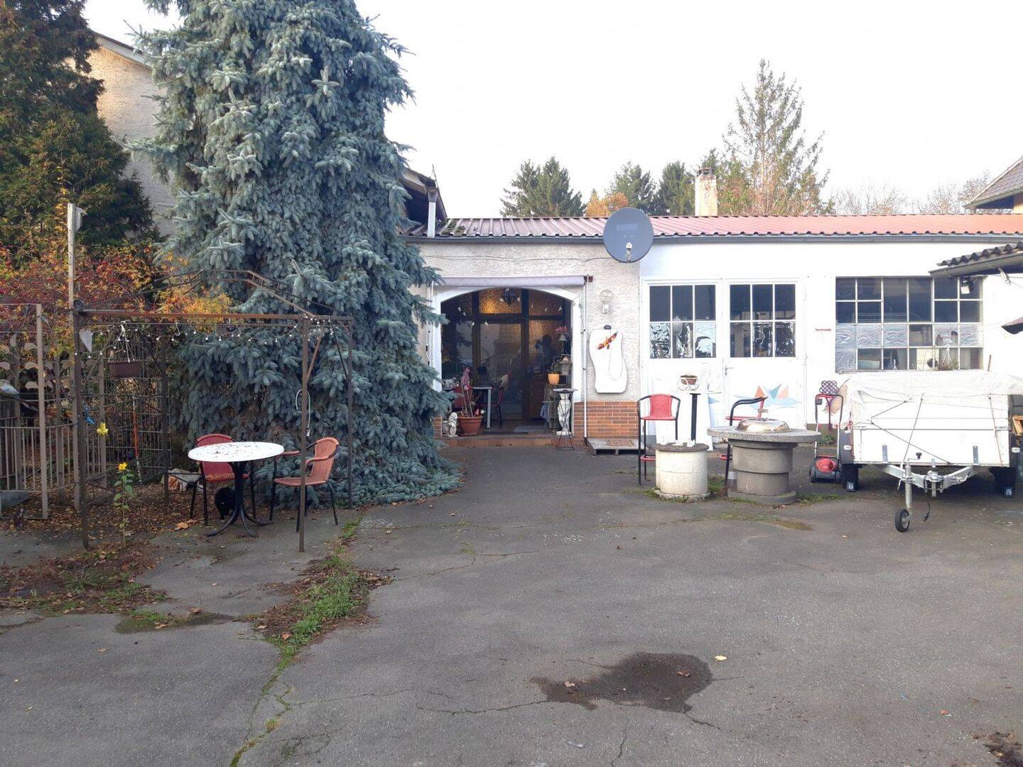 VB – Hinterhof Wohnhaus mit Werkstatt, Lager und 3 Garagen in Schnaittenbach, 92253 Schnaittenbach