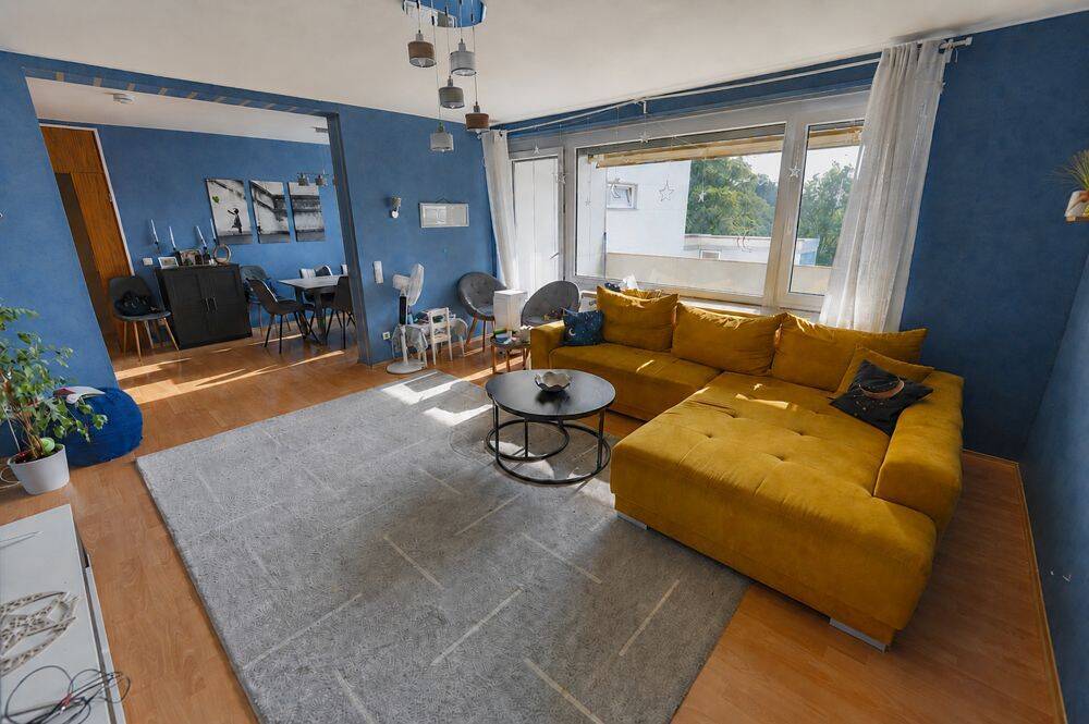 4-Zimmer-Eigentumswohnung mit herrlichem Ausblick, Balkon, Schwimmbadnutzung und Tiefgaragenplatz, 96450 Coburg