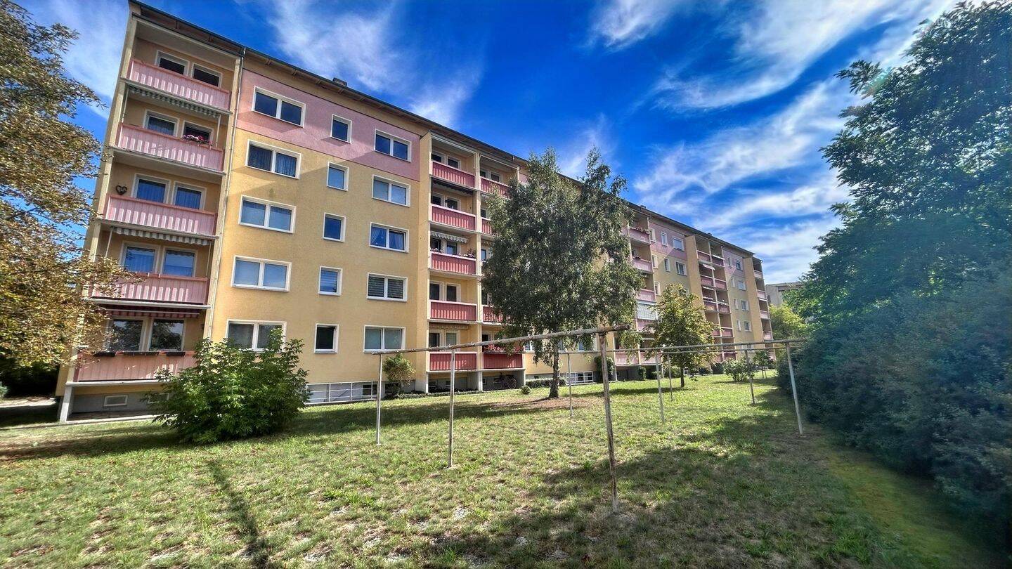 ruhige 3 Zimmer mit Balkon u. Stellplatz, 1445 Radebeul