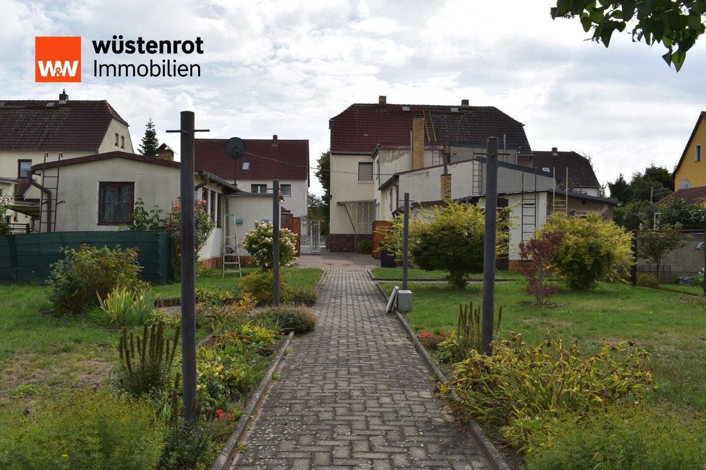 Doppelhaushälfte mit Garten zum Verkauf, 1609 Gröditz