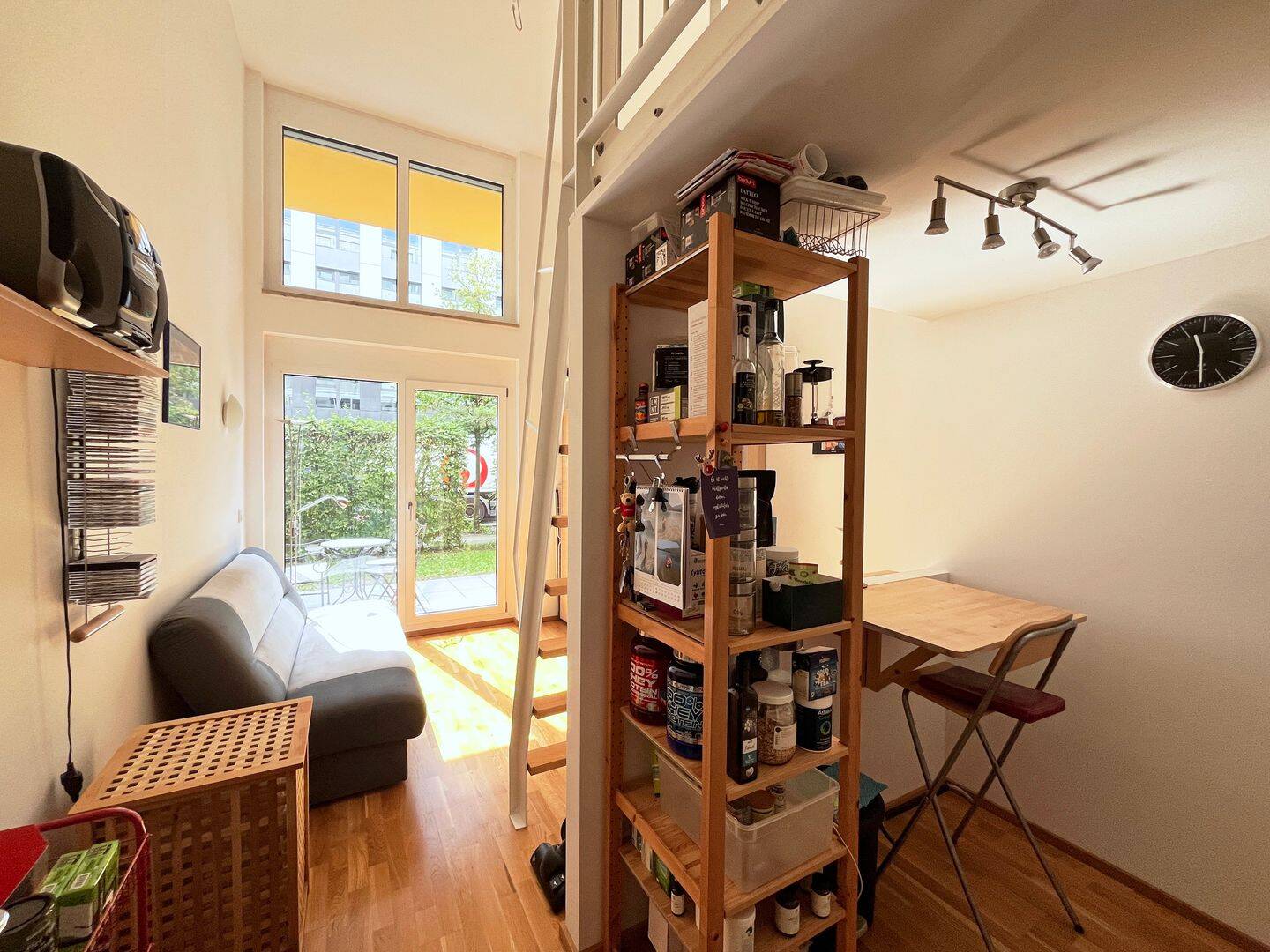 Sofort beziehbar – einzigartiges Galerie-Apartment mit Terrasse, 81669 München (Au-Haidhausen Ramersdorf-Perlach)