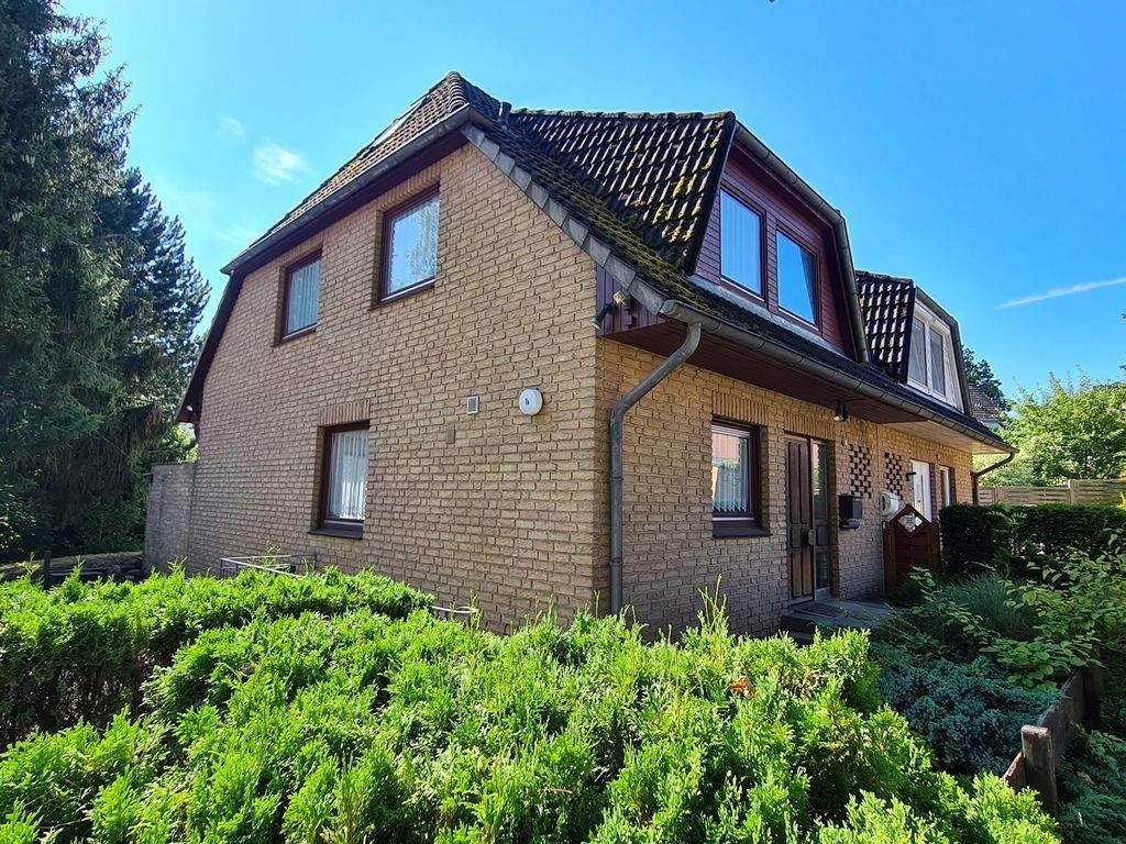 Haushälfte mit Vollkeller und ausgebautem Dachstudio in Hamburg – Eißendorf, 21075 Hamburg (Harburg Eißendorf Hausbruch Heimfeld)