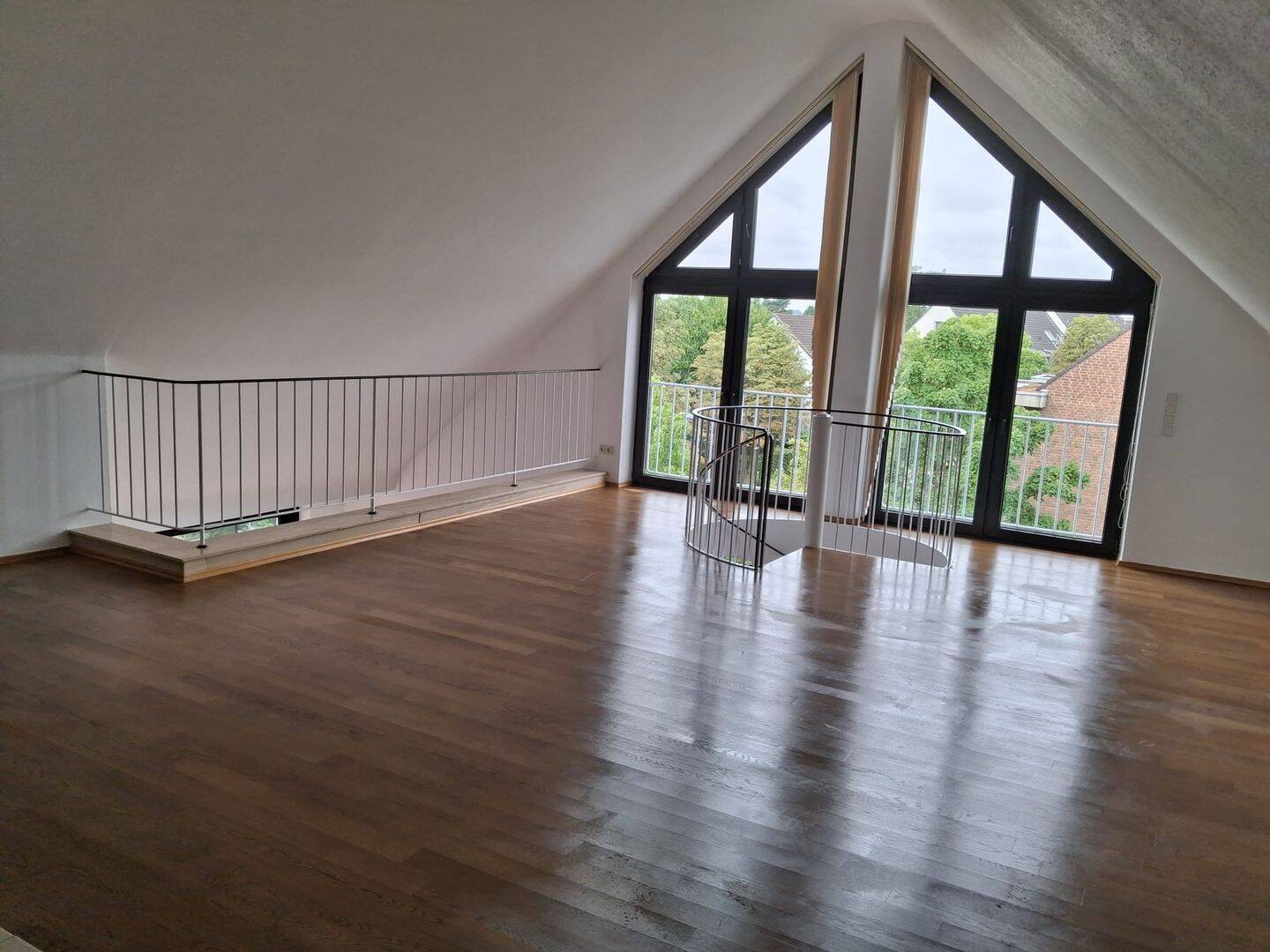 Geräumige Maisonette-Wohnung mit Terrasse und Kamin in Meerbusch-Büderich, 40667 Meerbusch