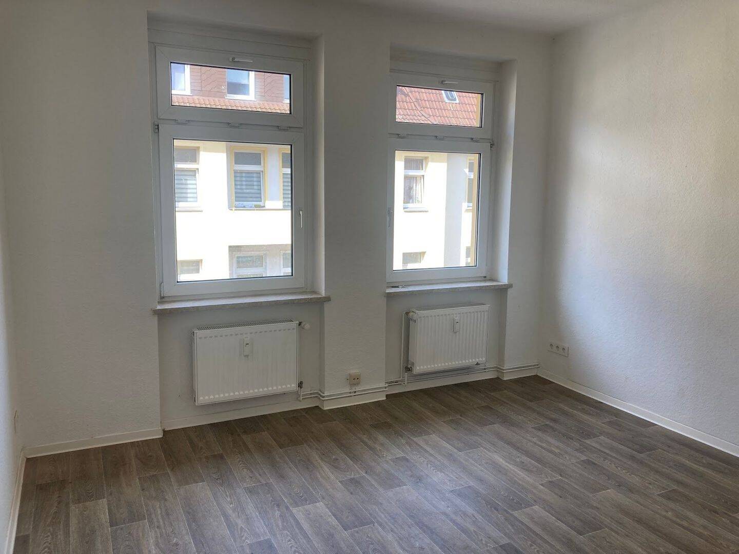 Helle 2-Zimmer-Wohnung mit Balkon sucht Sie!, 39116 Magdeburg (Beyendorfer Grund Lemsdorf Ottersleben Sudenburg)