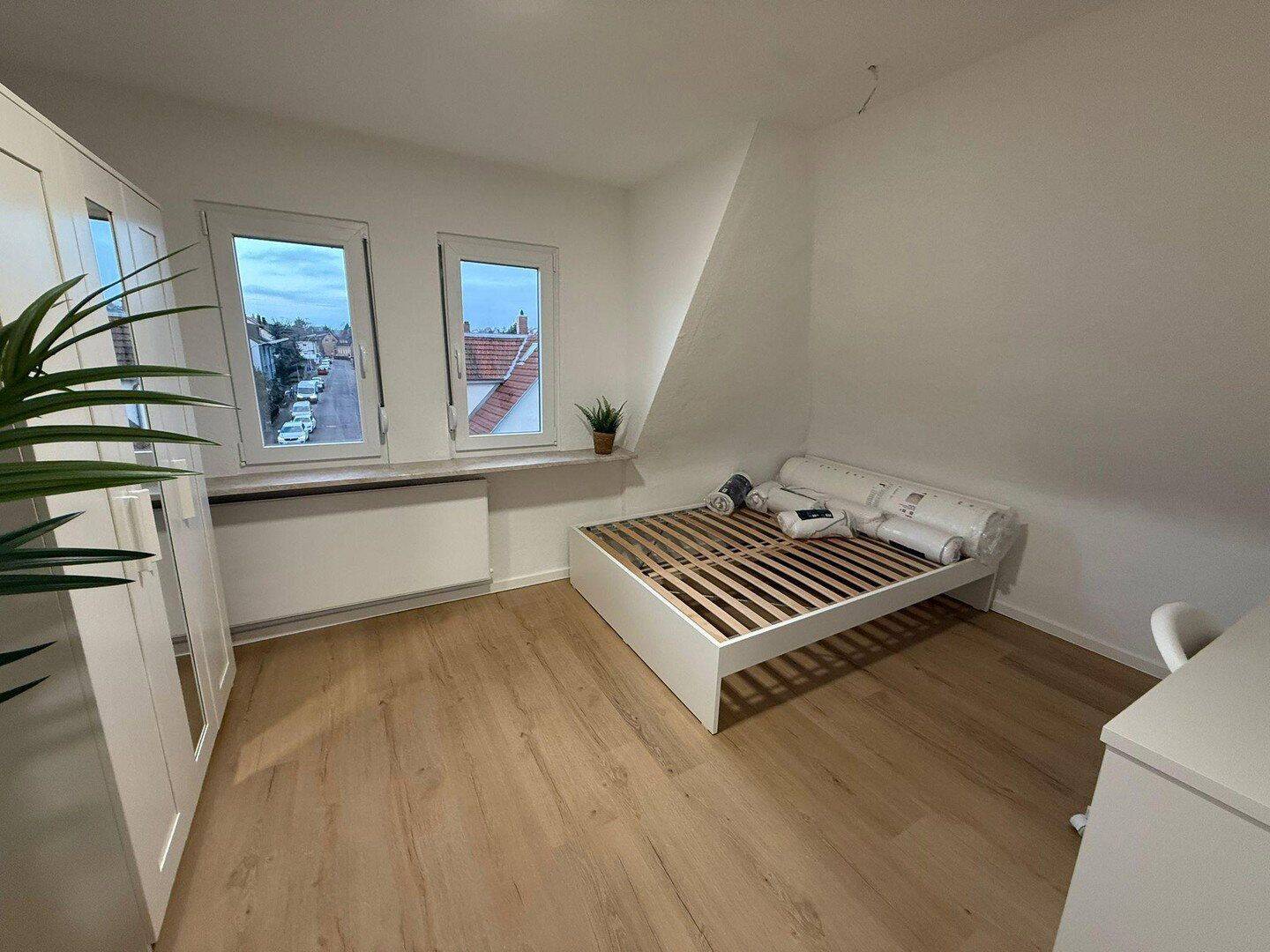 Möbliertes WG-Zimmer in Frauen-WG in Heilbronn-Neckargartach, 74078 Heilbronn (Biberach Frankenbach Heilbronn Kirchhausen Neckargartach)