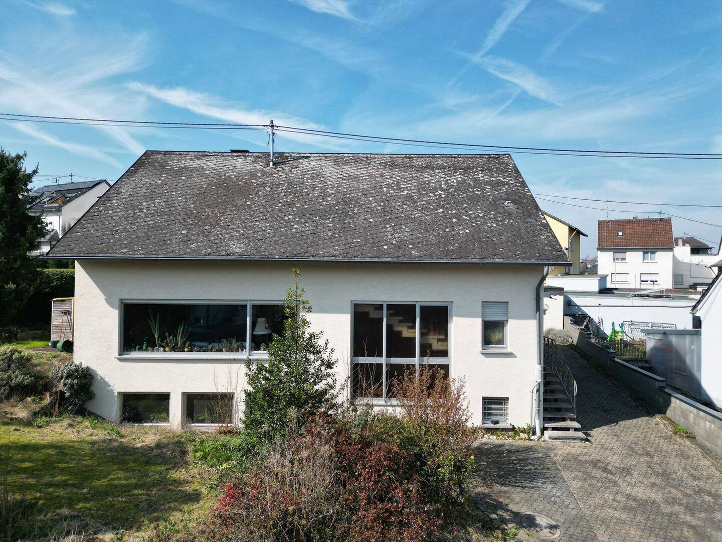 Freistehendes Einfamilienhaus auf großzügigem Grundstück in Bassenheim, 56220 Bassenheim