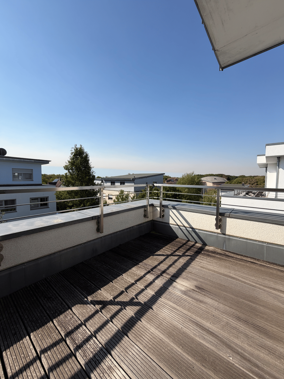 Lichtdurchflutetes Dachgeschoss mit Terrasse und Blick ins Grüne, 50374 Erftstadt