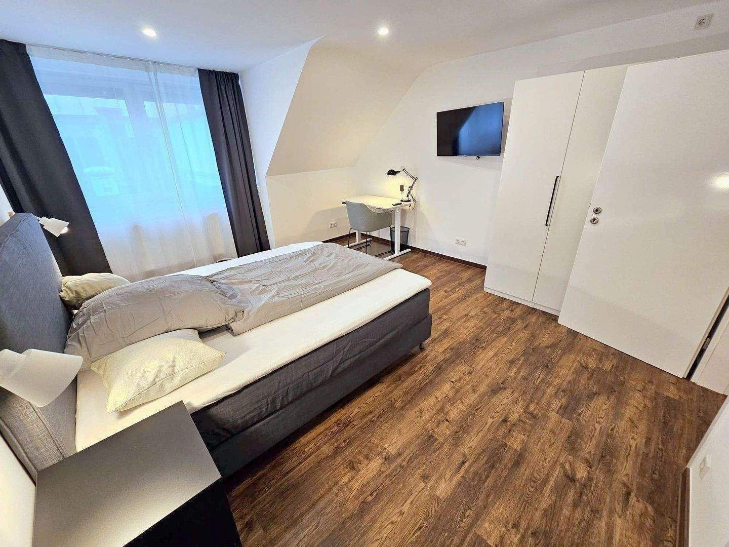 Ab Sofort – möbliertes Zimmer in gemütlicher 3er WG – mitten im Bahnhofsviertel, 60329 Frankfurt am Main (Bahnhofsviertel Gallus Gutleutviertel Innenstadt)