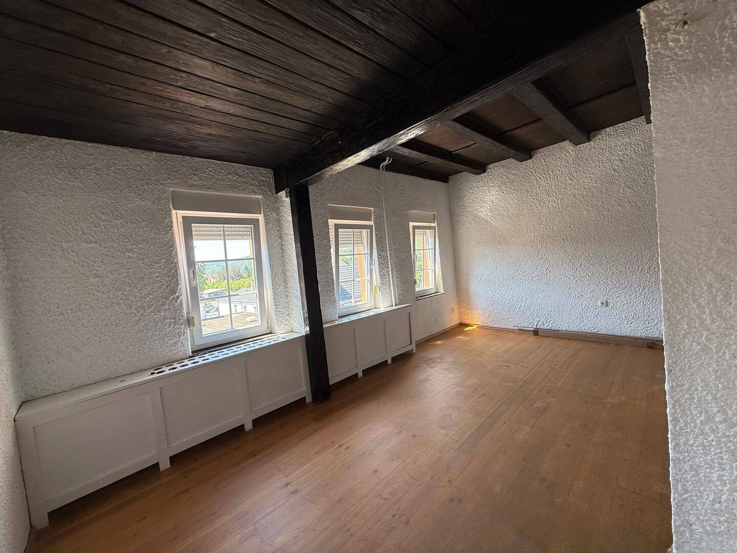 Zentrale 5-Zimmerwohnung in Bad König, 64732 Bad König