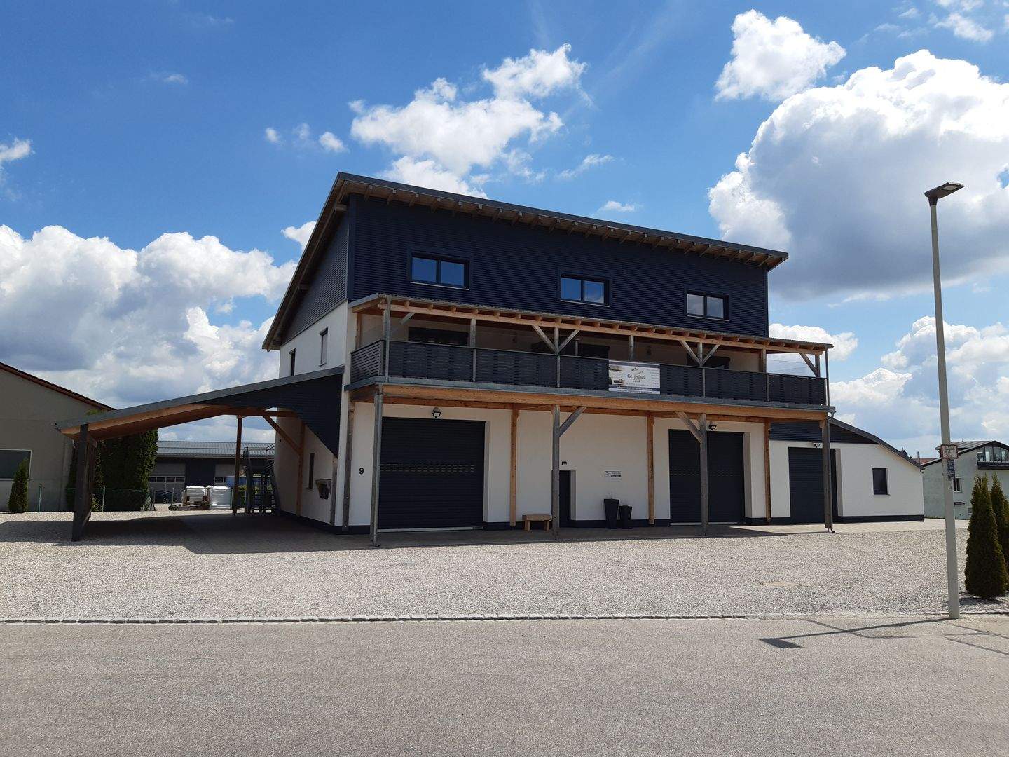Außergewöhnliche Gewerbe- und Wohnimmobilie in Geisenhausen, 84144 Geisenhausen