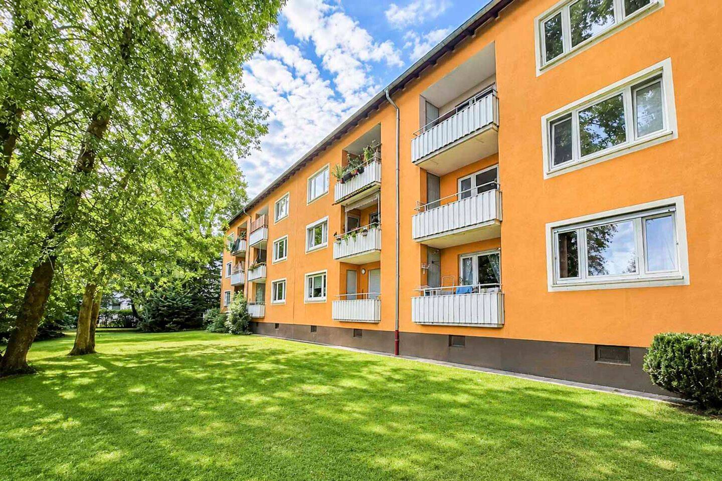 Mehr Frankfurt fürs Geld: 3-Zimmer-Wohnung mit Loggia und Blick ins Grüne, 60437 Frankfurt am Main
