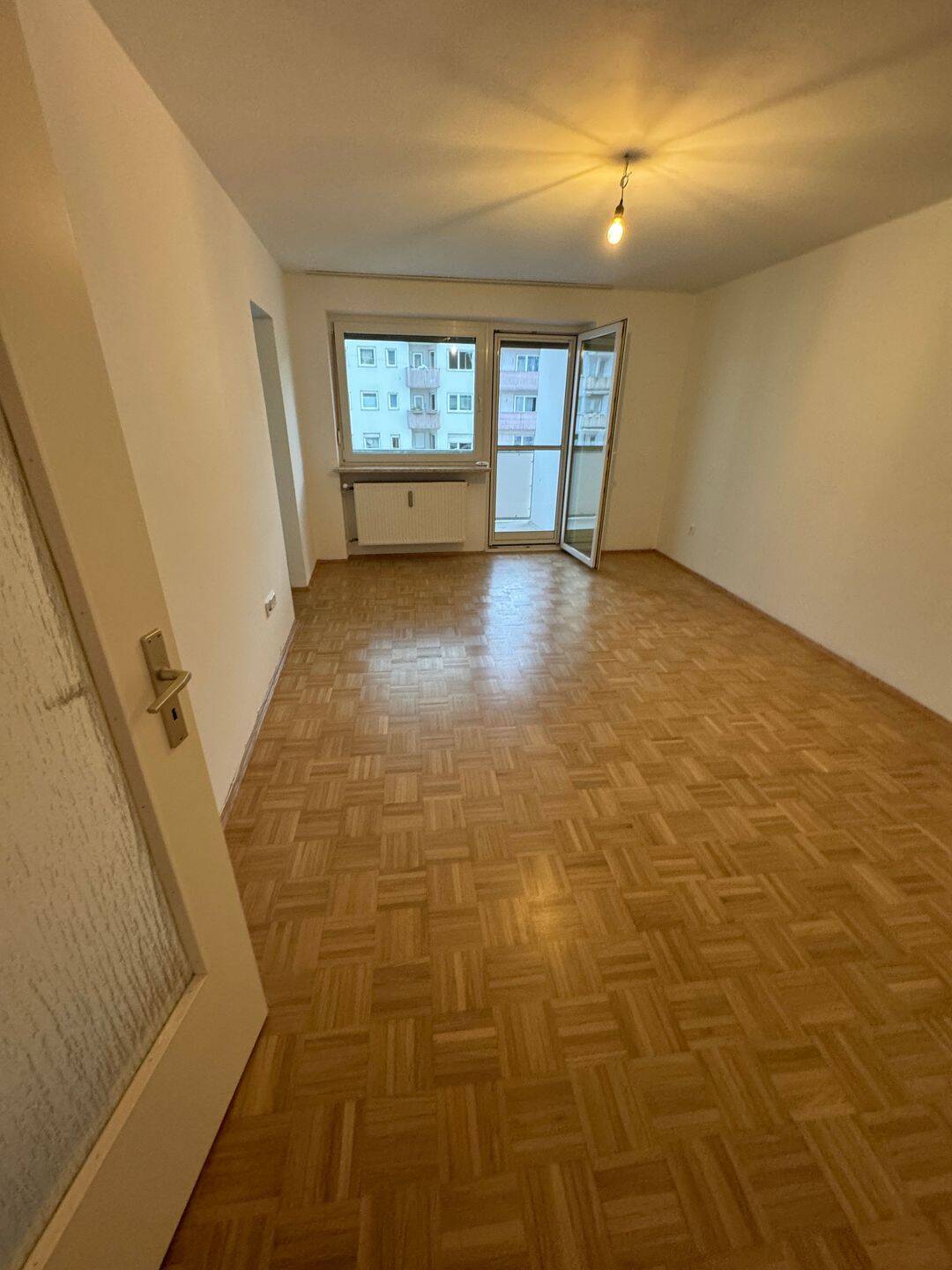 Sanierte 1-Zimmer-Wohnung mit Balkon, EBK in München-Laim, 80689 München (Hadern Laim Pasing-Obermenzing)