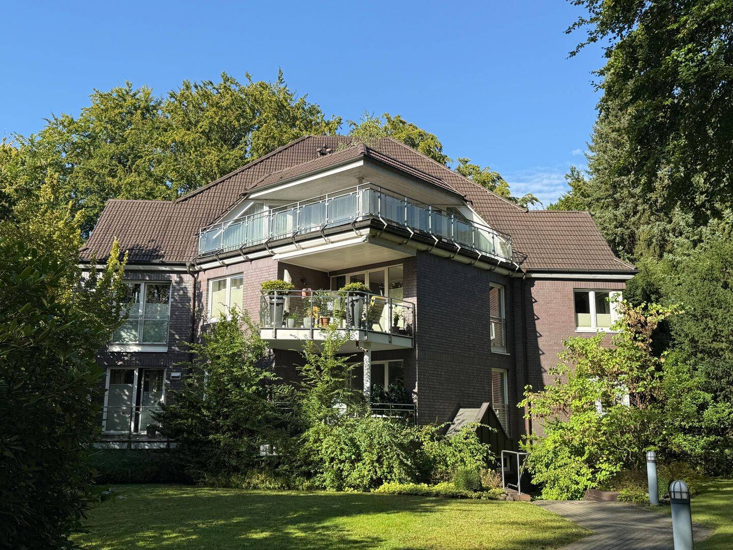4 Zimmerwohnung mit Balkon, Loggia und TG-Stellplatz in Wellingsbüttel, 22391 Hamburg (Wandsbek)