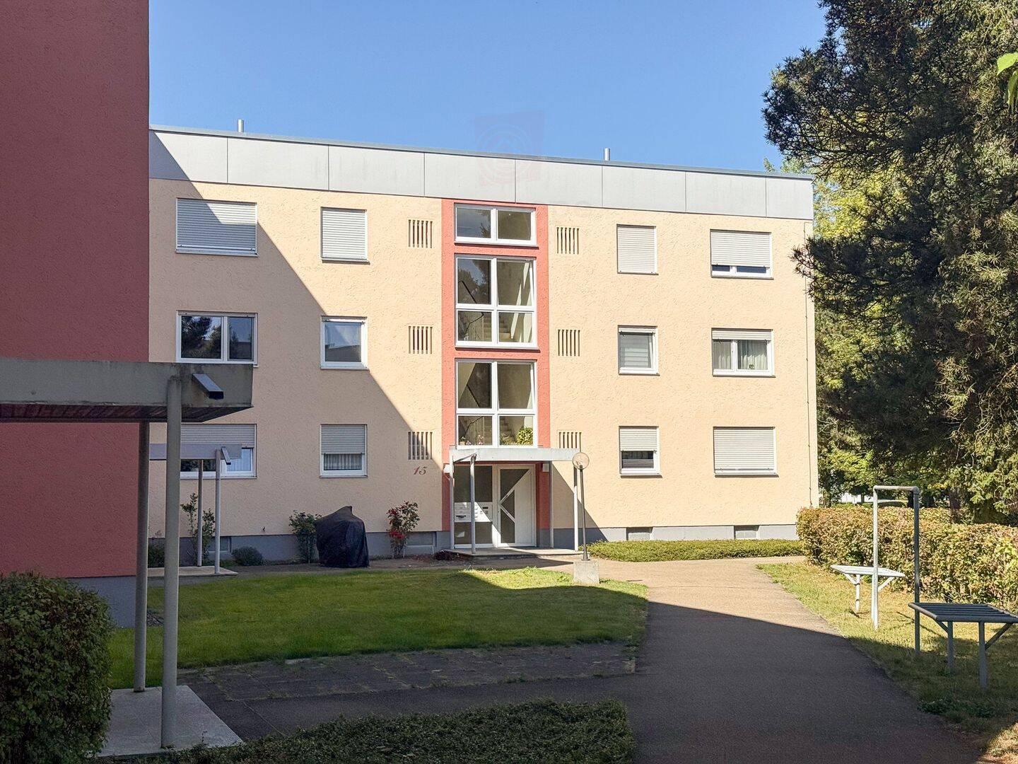 Modernisierte 3-Zimmer-Wohnung mit Balkon & Garage – attraktive Wohnlage in Nördlingen, 86720 Nördlingen