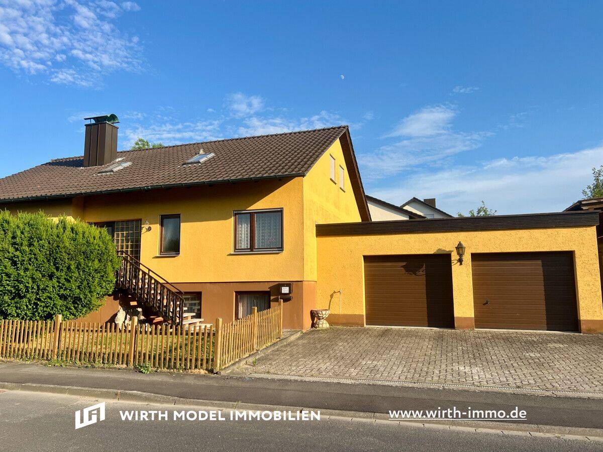 Familienfreundliches Einfamilienhaus mit großem Eckgrundstück in Ochsenfurt-Hohestadt, 97199 Ochsenfurt