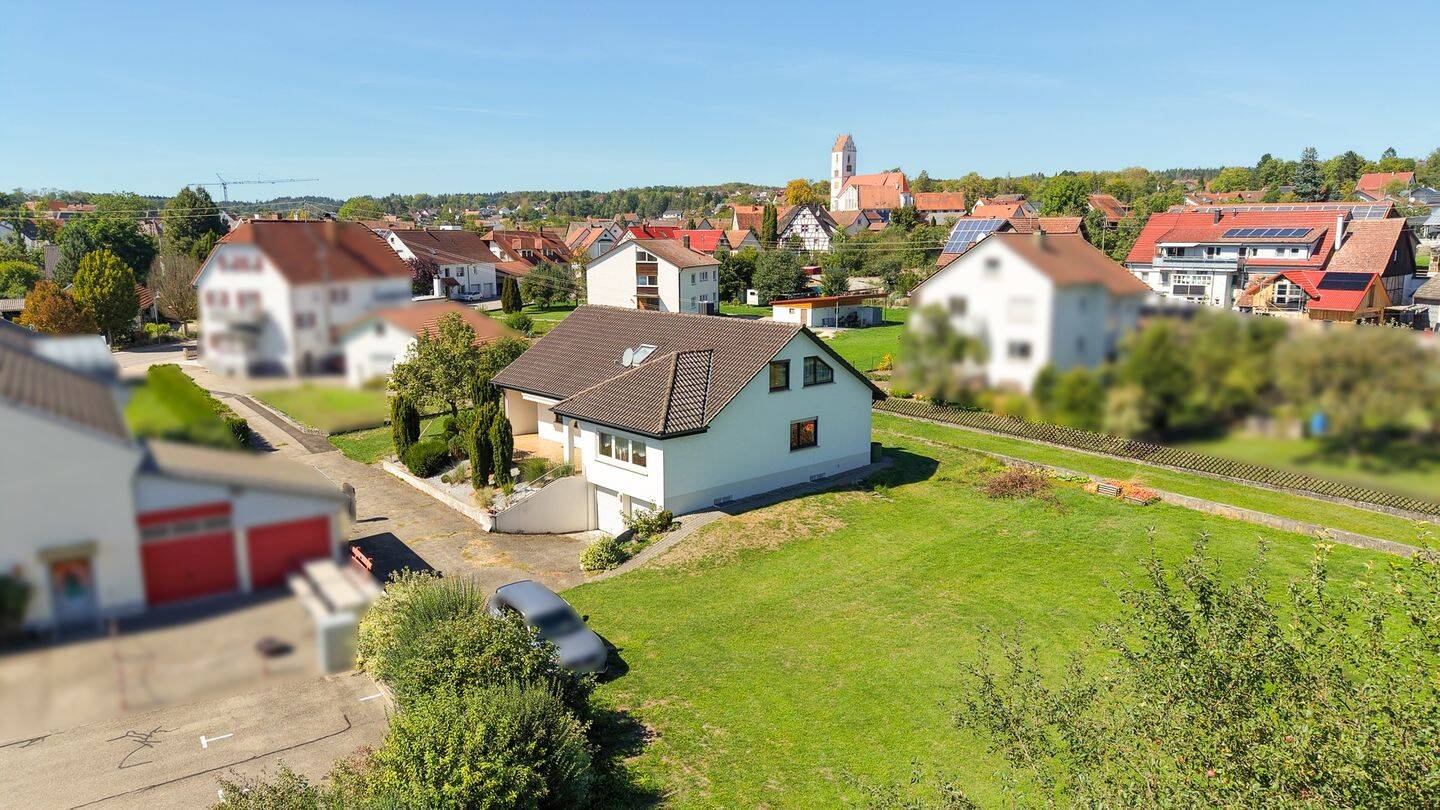 Großzügiges Wohnhaus mit Einliegerwohnung + Bauplatz auf ca. 1.813 m² Grundstück, 72511 Bingen