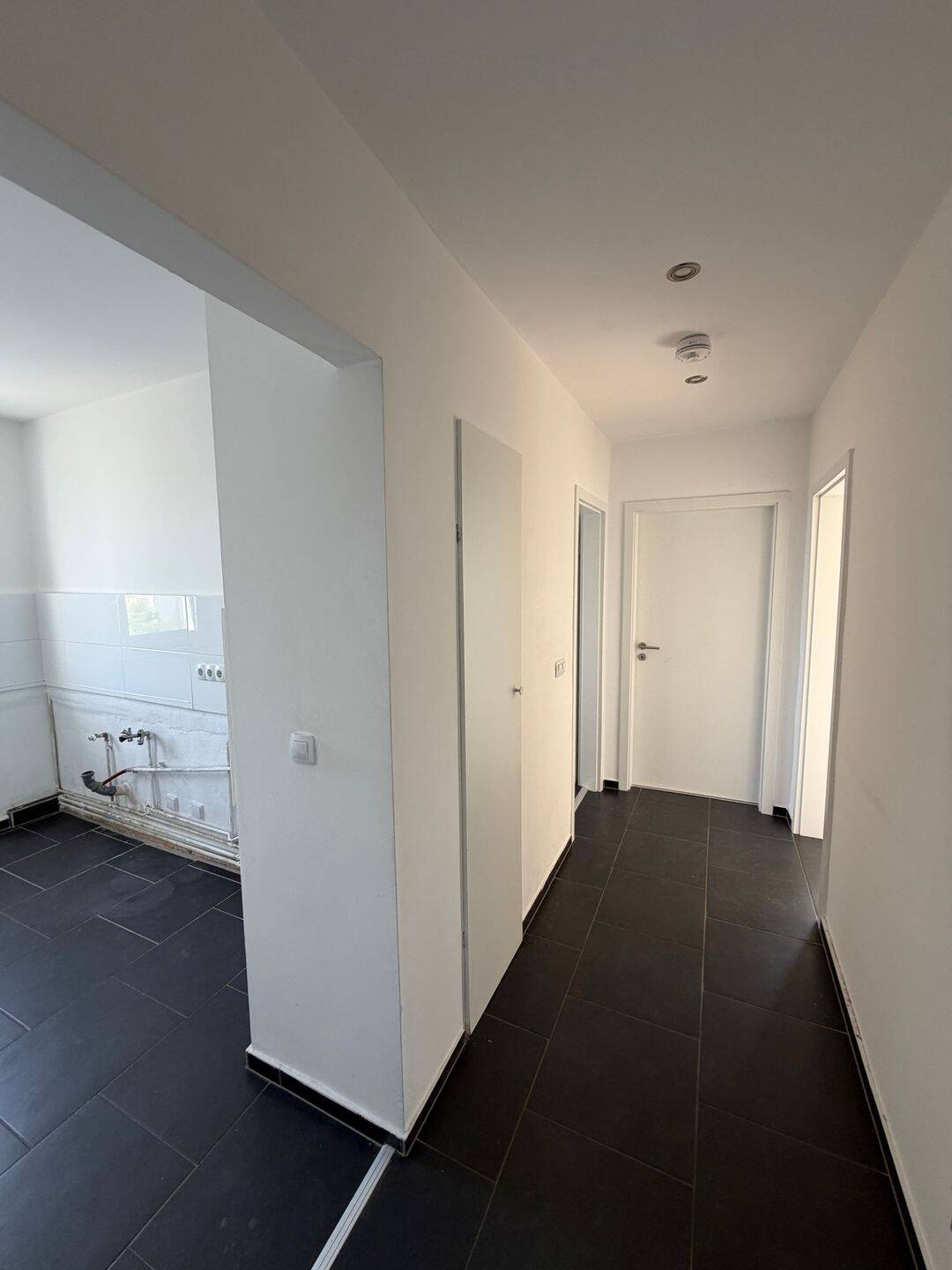 Helle 3-Zimmer-Wohnung mit Balkon und Tageslichtbad, 6766 Bitterfeld-Wolfen