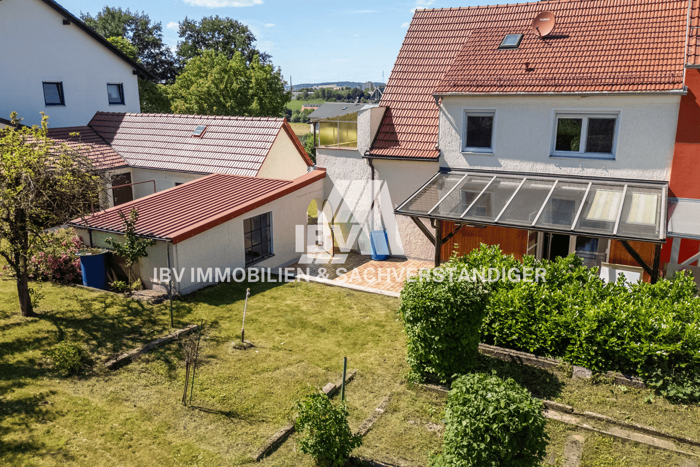 Doppelhaushälfte mit Garage und großem Nebengebäude in Kümmersbruck, 92245 Kümmersbruck
