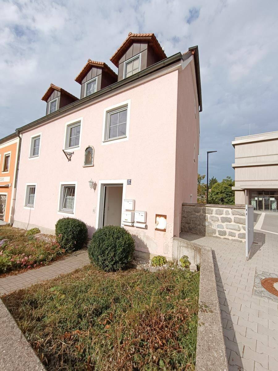 Gepflegte 3-Zimmer-Wohnung mit überdachtem Balkon in Waldmünchen, 93449 Waldmünchen