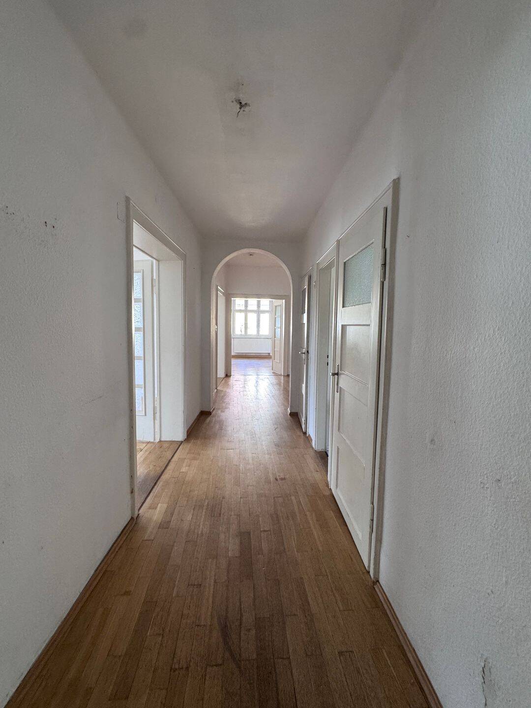 Charmante Altbauwohnung sucht Liebhaber – 6,5 Zimmer, Balkon, 3 Monate mietfrei, 90478 Nürnberg (Dutzendteich Gleißhammer Glockenhof Sankt Peter Zerzabelshof)