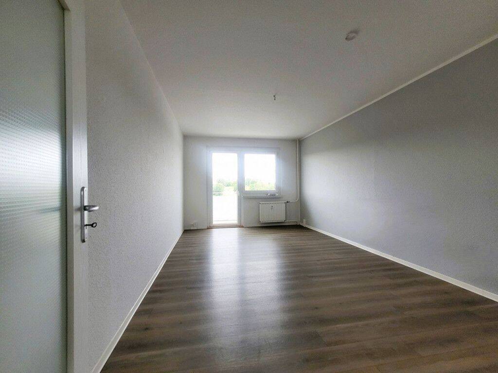 Helle 4-Zimmer-Wohnung mit Balkon in Plauen, 8529 Plauen