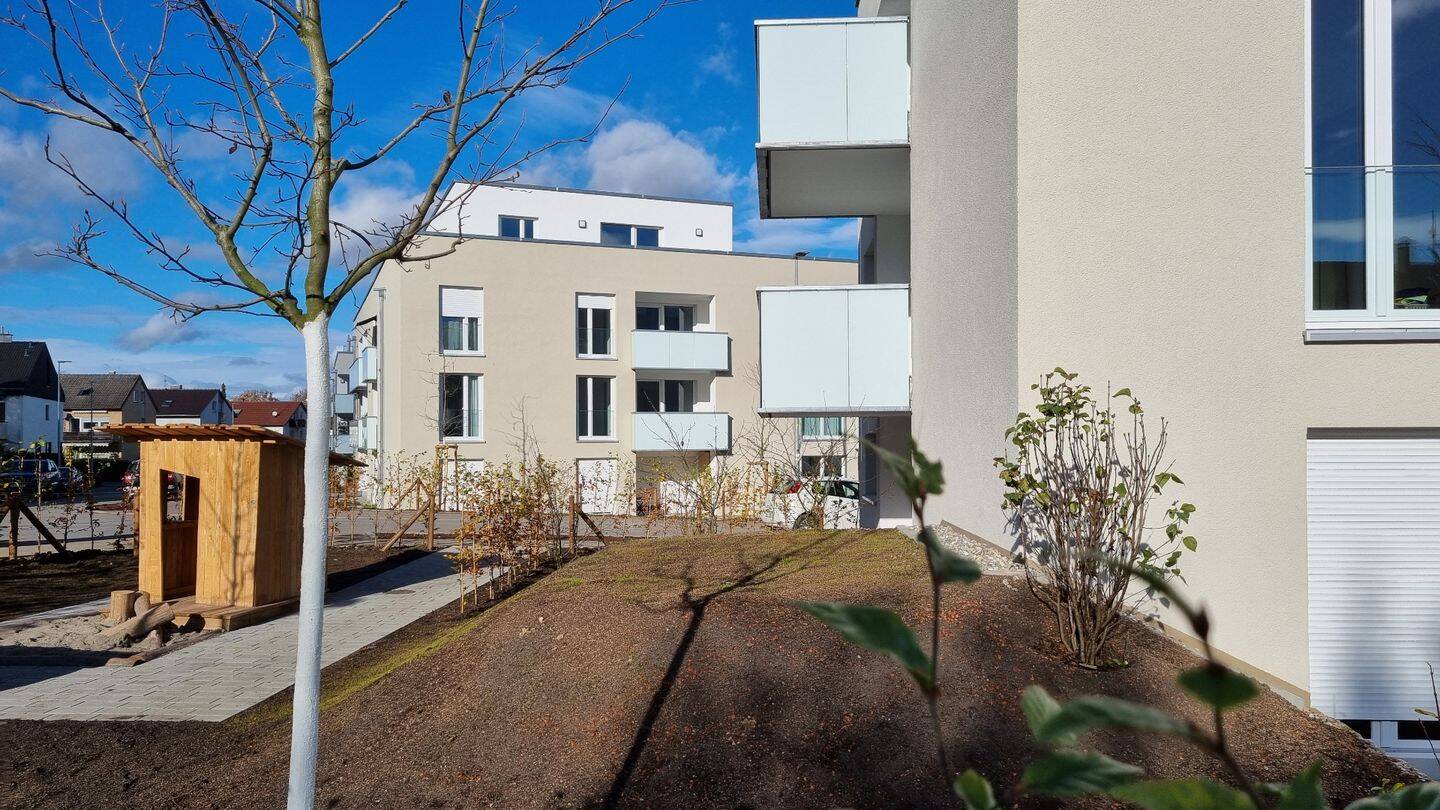 Ankommen und wohlfühlen – 4-Zimmer-Wohnung mit Balkon, 70439 Stuttgart (Neuwirtshaus Stammheim Zuffenhausen)