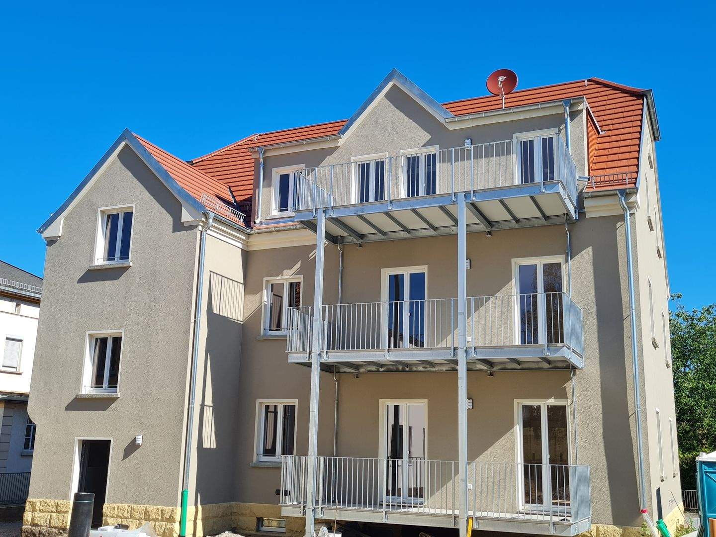 Großzügige 4.RW. im EG. mit Balkon, Gäste-WC u.v.m. zu vermieten!, 1900 Großröhrsdorf
